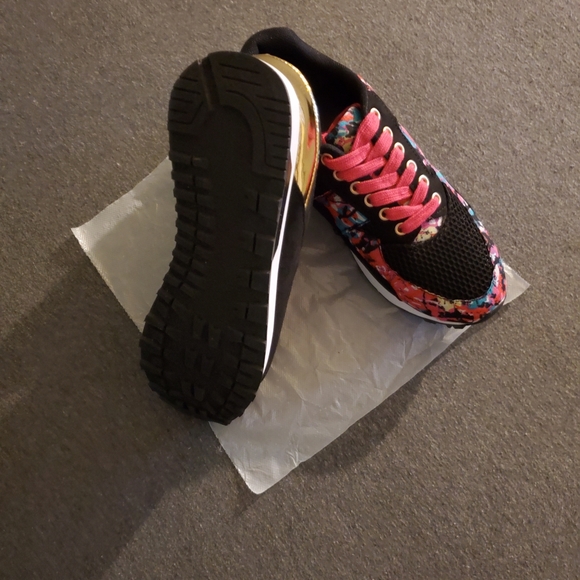 Sneakers - Picture 2 of 3